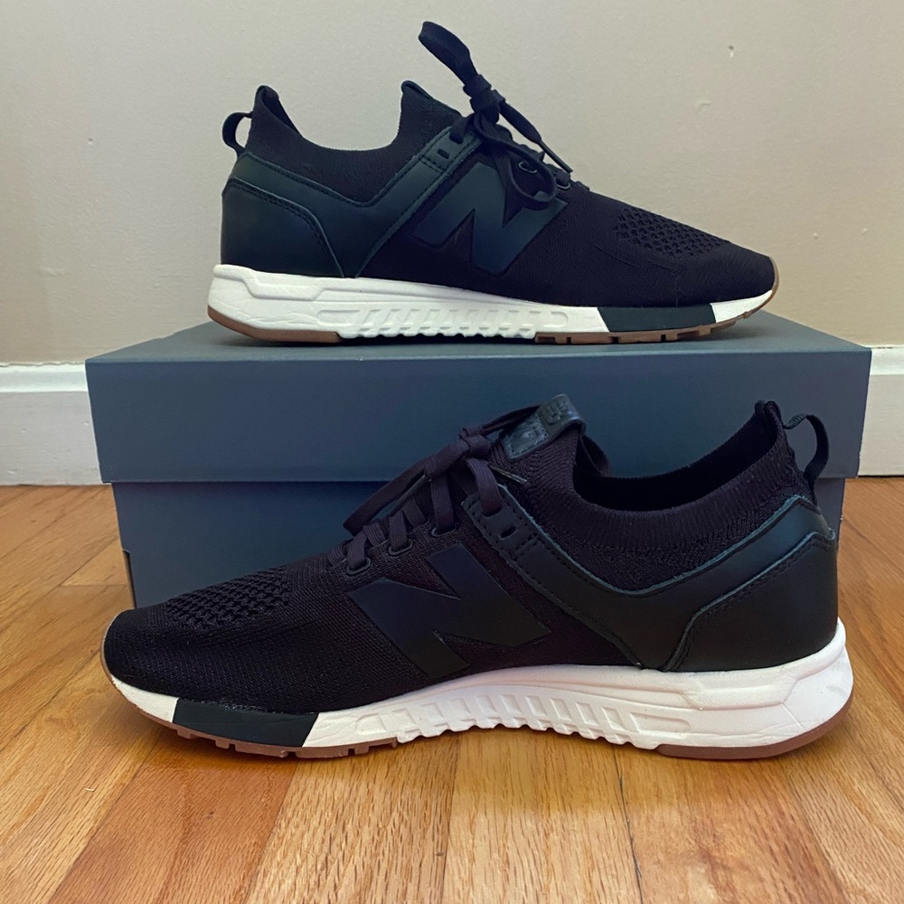 New Balance Men’s Black Sneakers